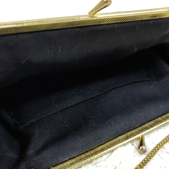 Vintage Tapestry Beautiful Floral / Black Purse & Gold Clasps - Picture 5 of 15